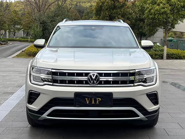 Photo 2 - Volkswagen Teramont Pro