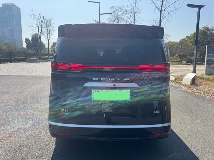 Photo 4 - Denza D9