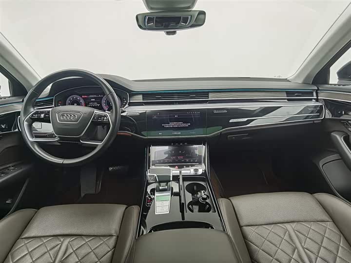 Фото 5 - Audi A8