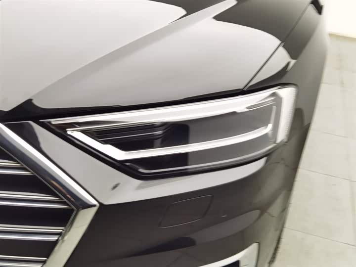 Фото 7 - Audi A8