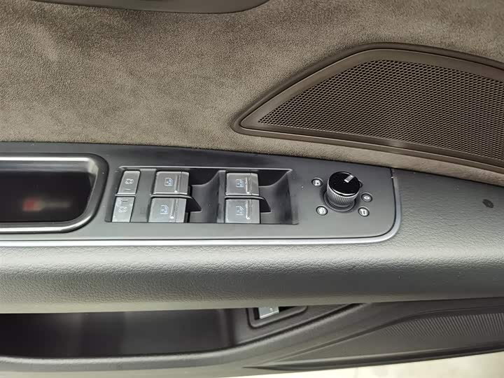 Фото 9 - Audi A8