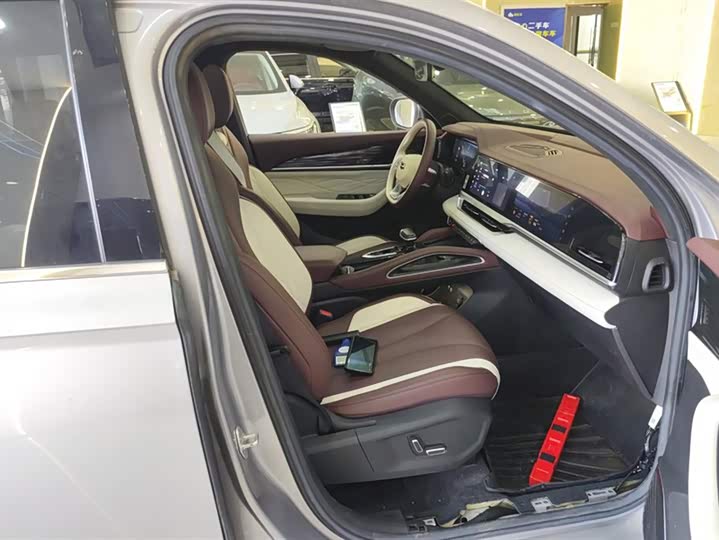 Фото 8 - Geely Monjaro