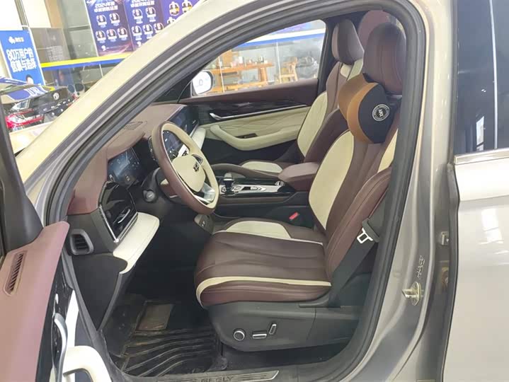 Фото 9 - Geely Monjaro