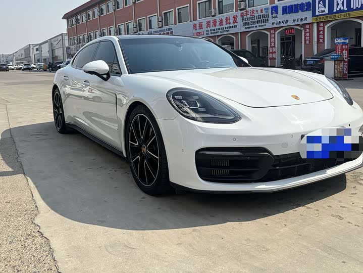 Photo 3 - Porsche Panamera
