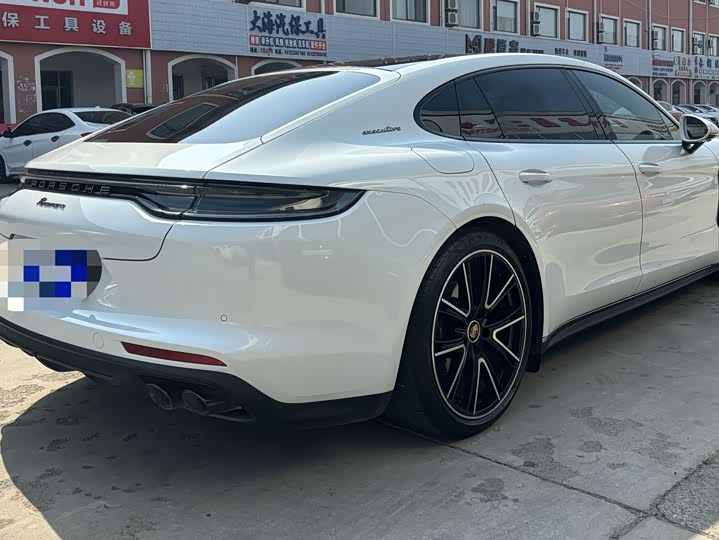 Photo 4 - Porsche Panamera