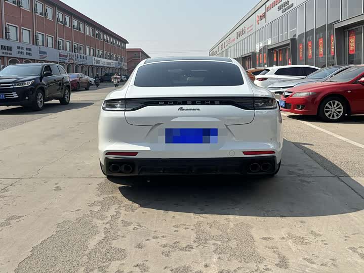 Photo 5 - Porsche Panamera