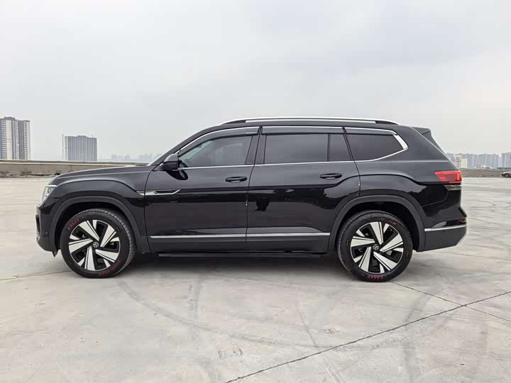 Photo 3 - Volkswagen Teramont Pro