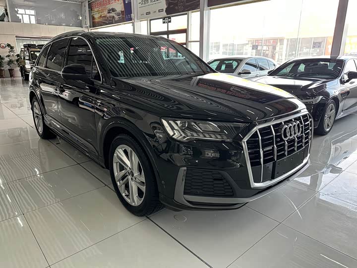 Photo 3 - Audi Q7