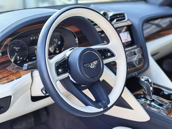 Фото 8 - Bentley Bentayga