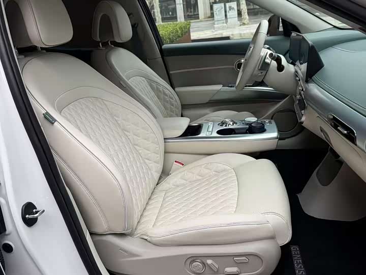 Фото 8 - Genesis GV60