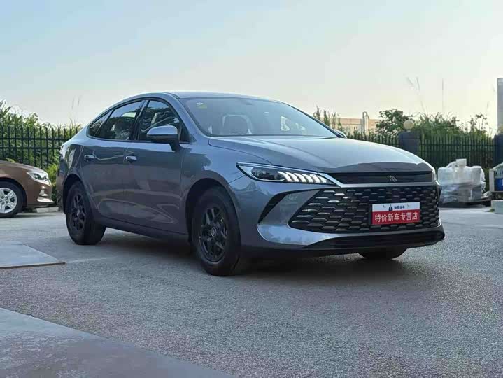 Фото 3 - BYD Qin Plus