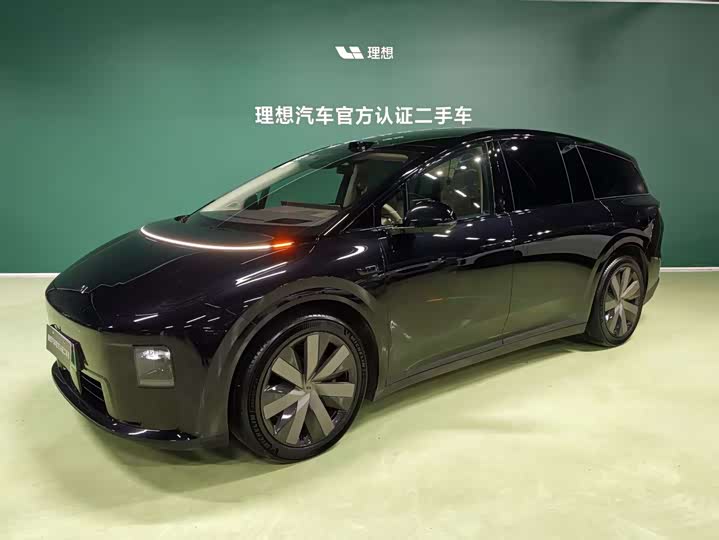 Фото 1 - LiXiang i8