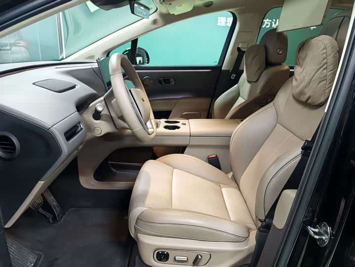 Фото 8 - LiXiang i8