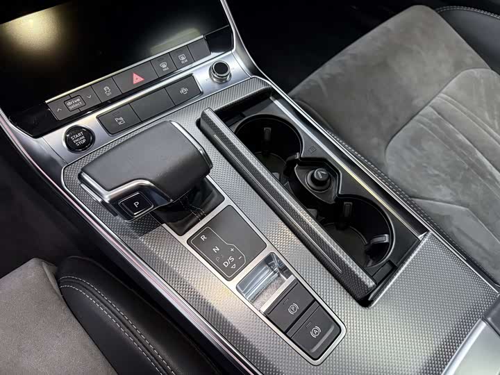 Фото 6 - Audi A6L