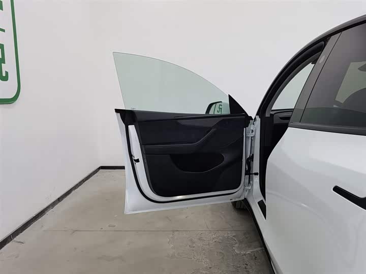 Фото 8 - Tesla Model Y