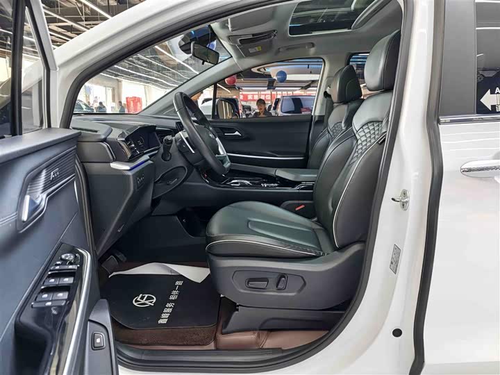 Фото 4 - Hyundai Custo