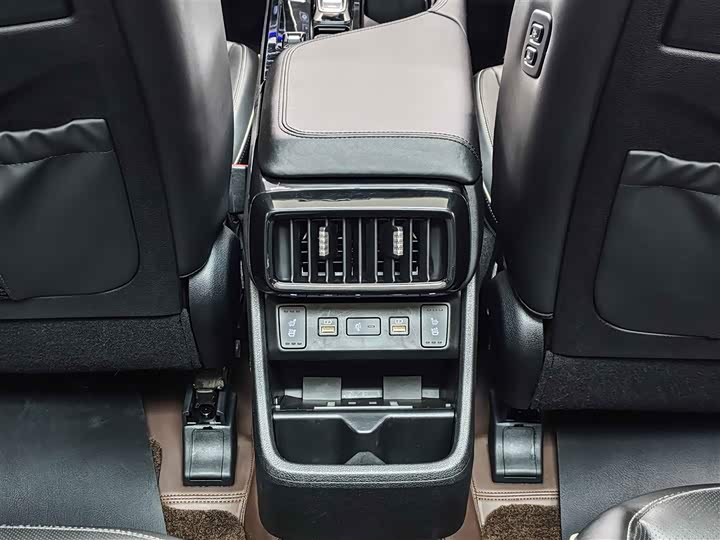 Фото 9 - Hyundai Custo