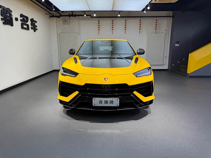 Фото 2 - Lamborghini Urus