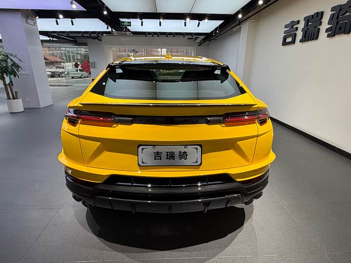 Фото 5 - Lamborghini Urus