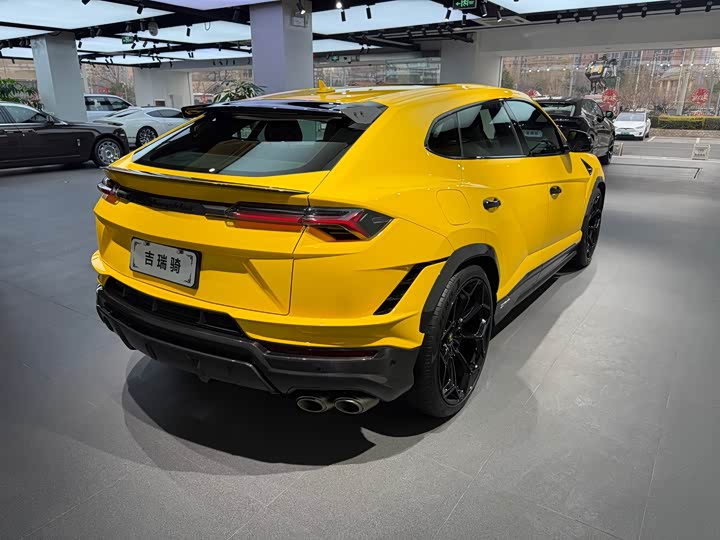 Фото 6 - Lamborghini Urus