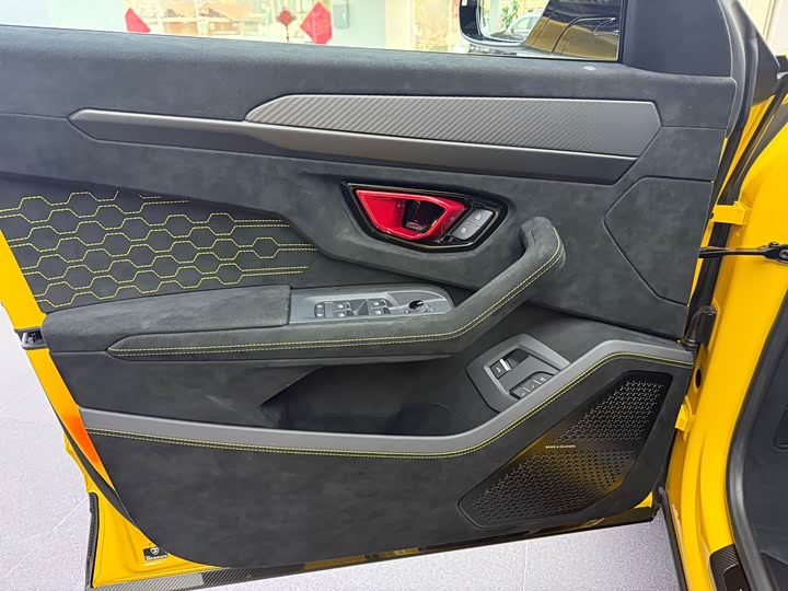 Фото 9 - Lamborghini Urus