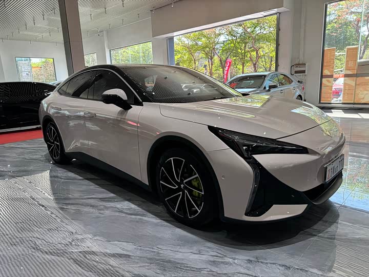 Photo 3 - BAIC Arcfox Alpha S5