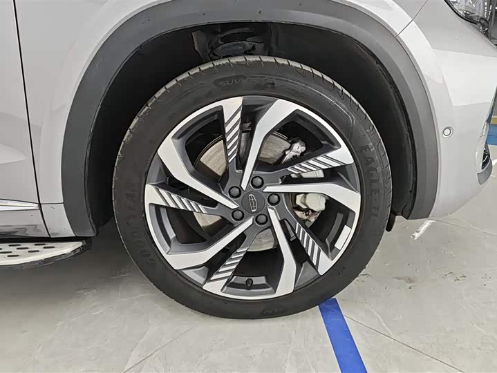 Фото 6 - Geely Monjaro