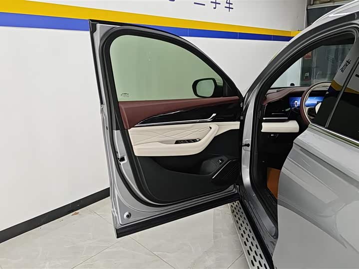 Фото 7 - Geely Monjaro