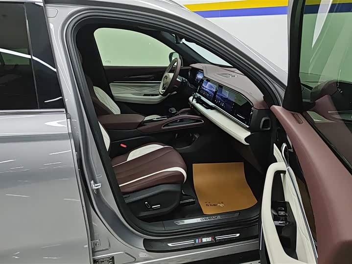 Фото 8 - Geely Monjaro