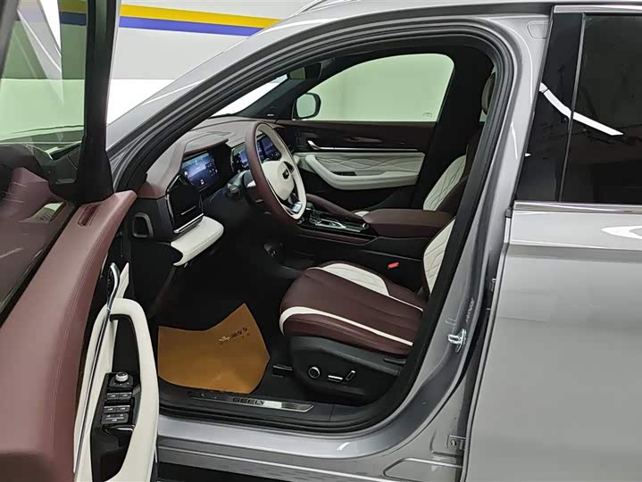 Фото 9 - Geely Monjaro