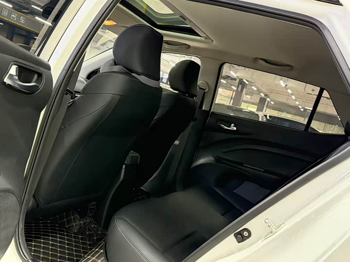 Kia KX1 2021 2021款 1.4L CVT趣享天窗款