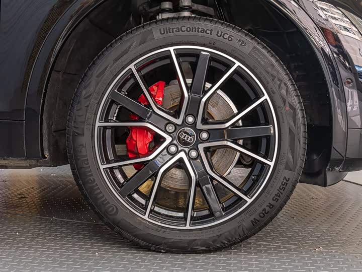 Фото 4 - Audi Q5L