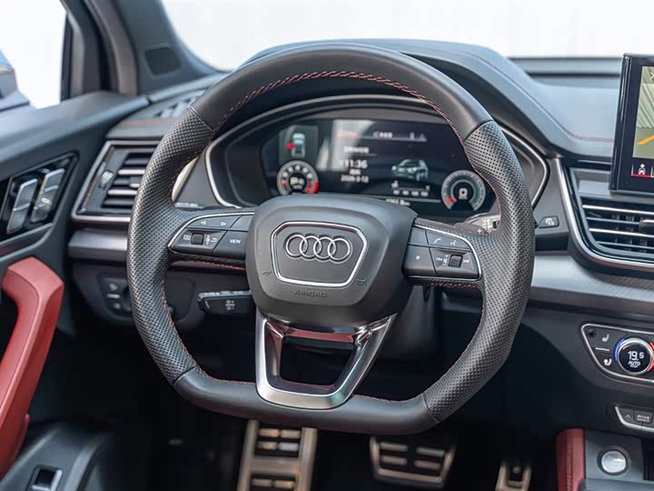 Фото 9 - Audi Q5L