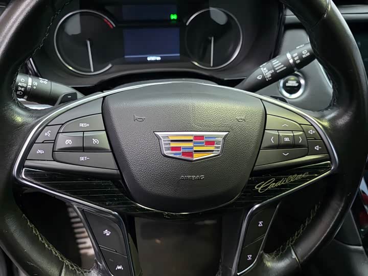 Фото 4 - Cadillac XT5