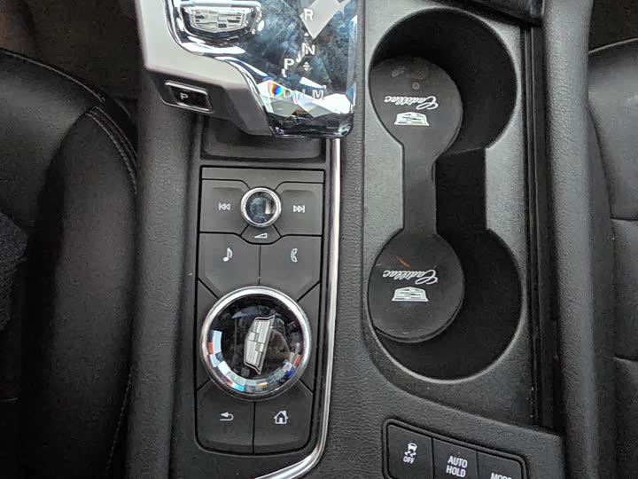 Фото 5 - Cadillac XT5