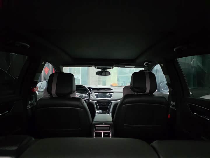 Фото 6 - Cadillac XT5