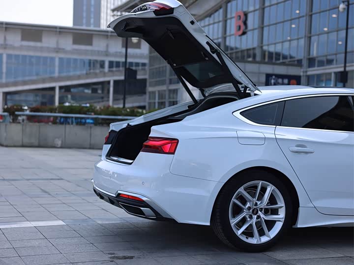 Фото 8 - Audi A5