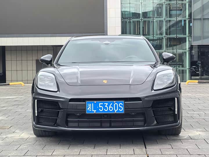Фото 2 - Porsche Panamera