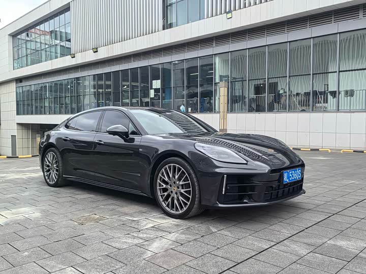 Фото 3 - Porsche Panamera