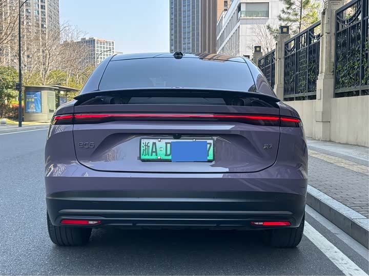 Photo 9 - Nio EC6