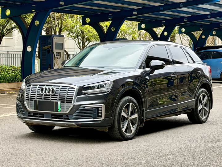 Photo 1 - Audi Q2L e-tron