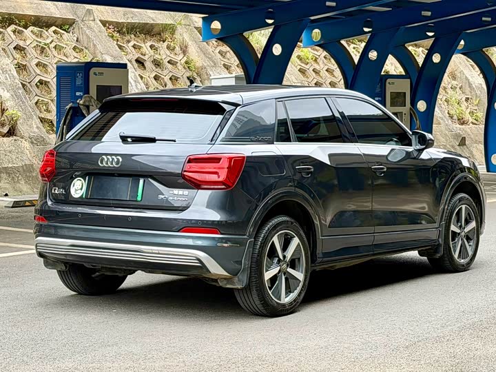 Photo 4 - Audi Q2L e-tron