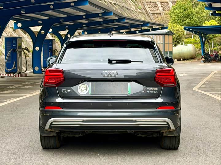 Photo 5 - Audi Q2L e-tron