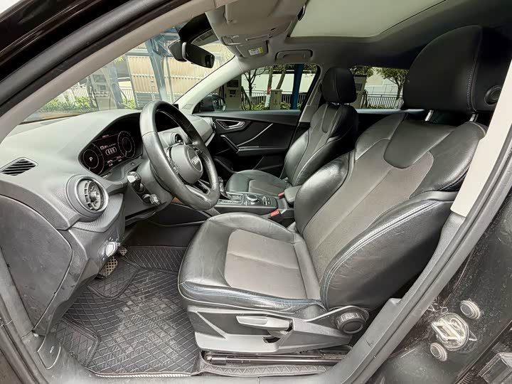 Photo 9 - Audi Q2L e-tron