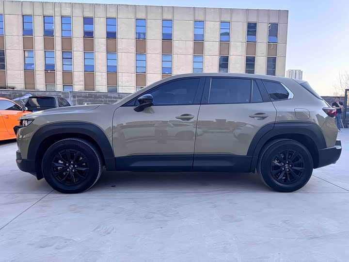 Photo 3 - Mazda CX-50