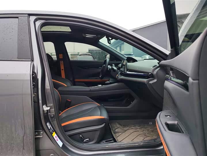 Фото 8 - Changan UNI-V