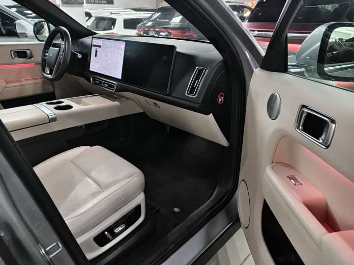 Фото 8 - LiXiang L8