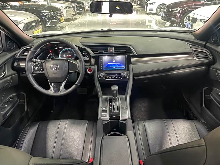 Фото 8 - Honda Civic