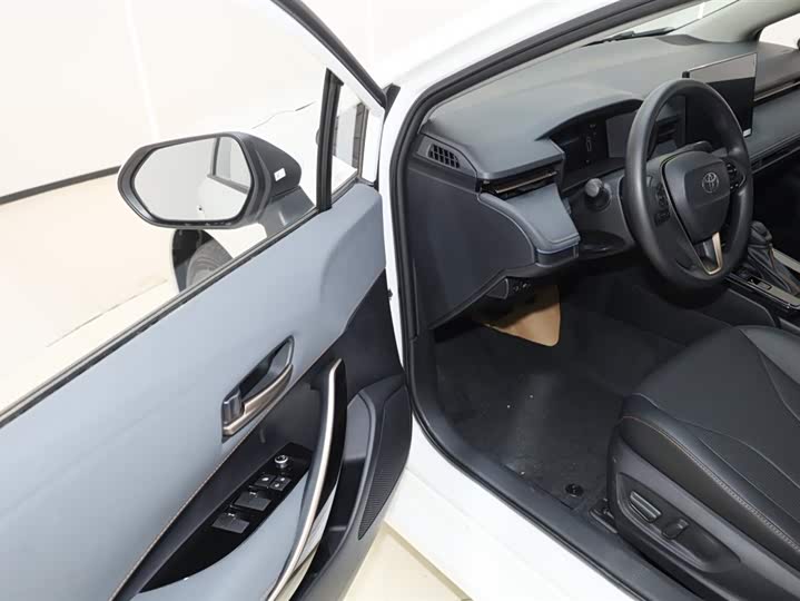 Фото 6 - Toyota Corolla