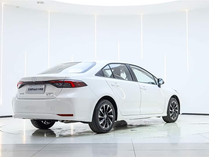 Фото 9 - Toyota Corolla